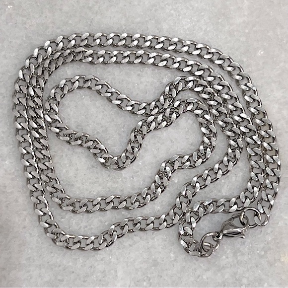 Silver Cuban Link 24” Chain Necklace - Picture 6 of 8